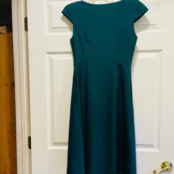 fully lined Lark & Ro inverted pleat fitted A line fir green dress cap sleeves - Picture 4 of 15